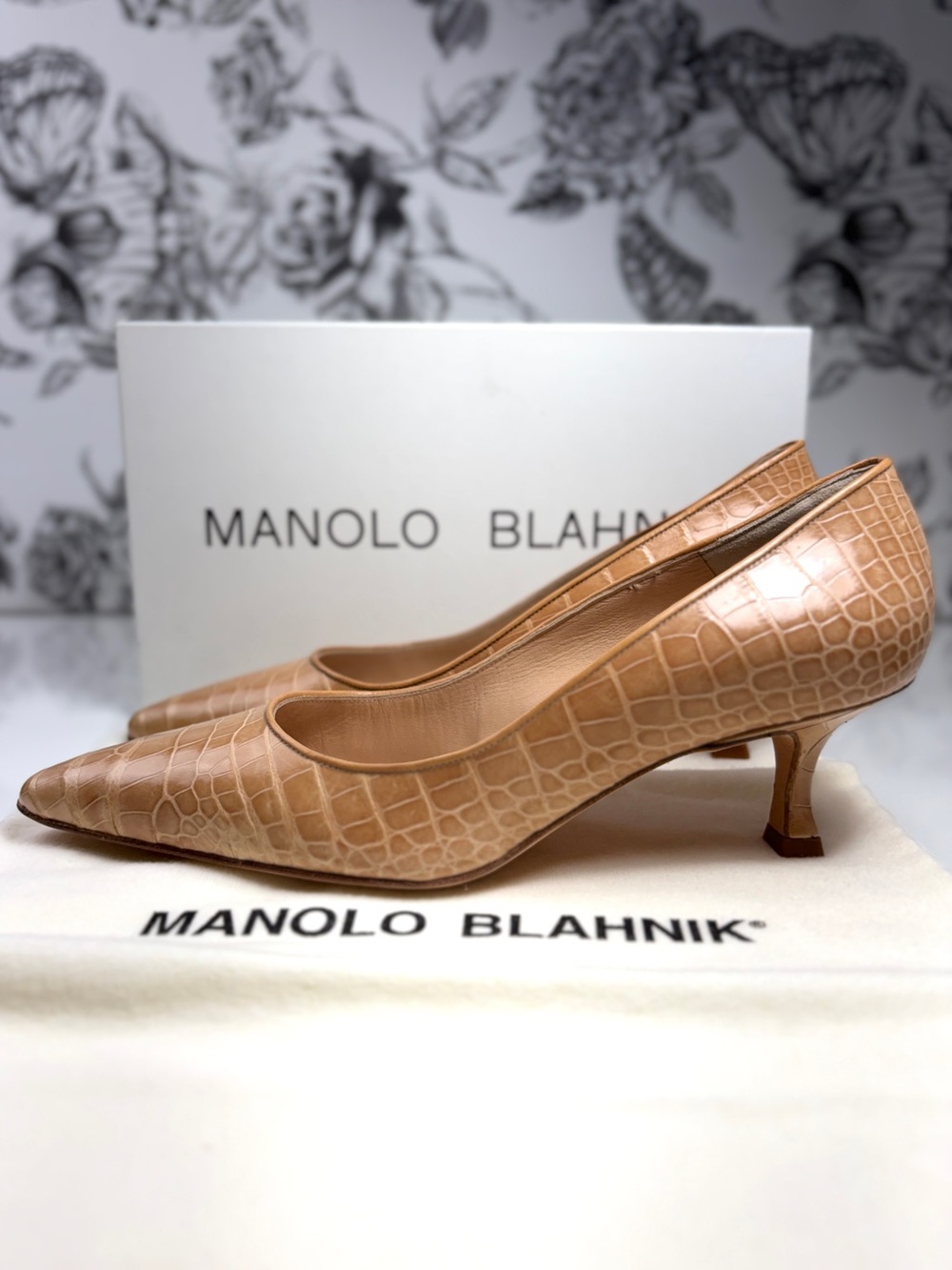 Manolo Blahnik Tan “Mandello” 50mm Leather Embossed Alligator Kitten Heel Sz 7.5